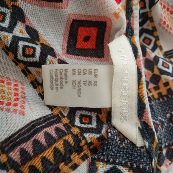 ❎ *Sold* Aztec Geometric Pattern Tank - Picture 5 of 6